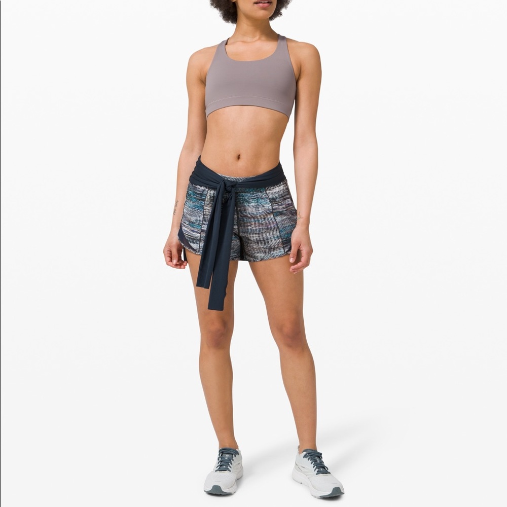 Lululemon hotty hot LR short 4” - Picture 4 of 6